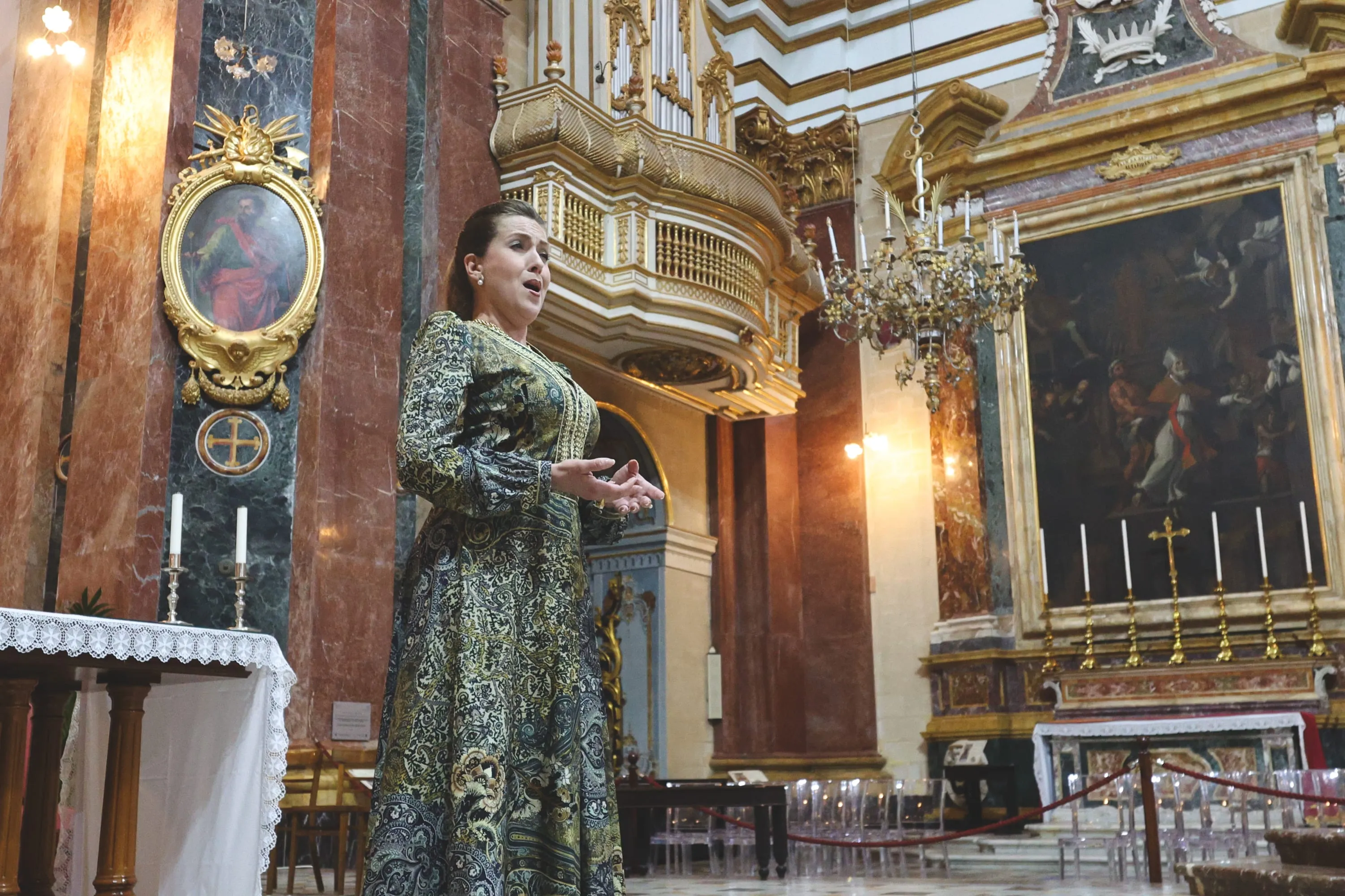 A soprano singing before a gilded altar in Mdina
