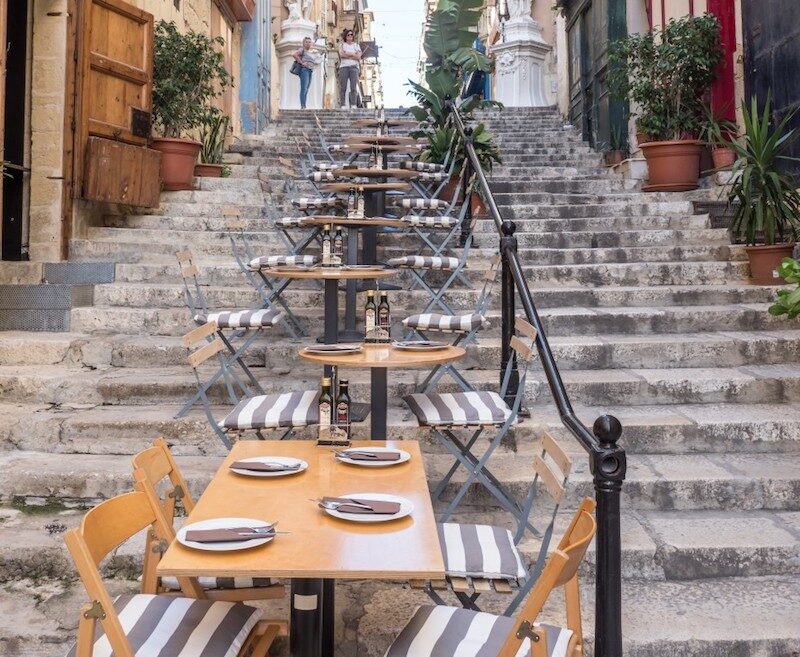 Open-air-restaurants-in-Malta