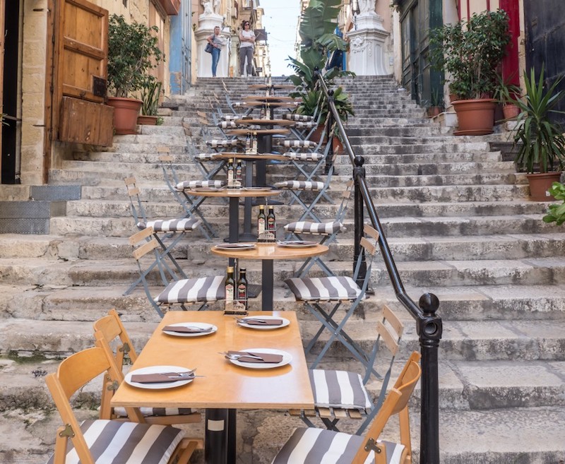 Open-air-restaurants-in-Malta